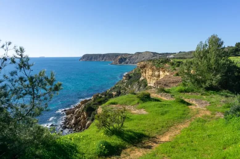 Check out her guide <a href="https://www.opreismetco.nl/en/portugal-en/fishermens-trail-tips" target="_blank">here</a>