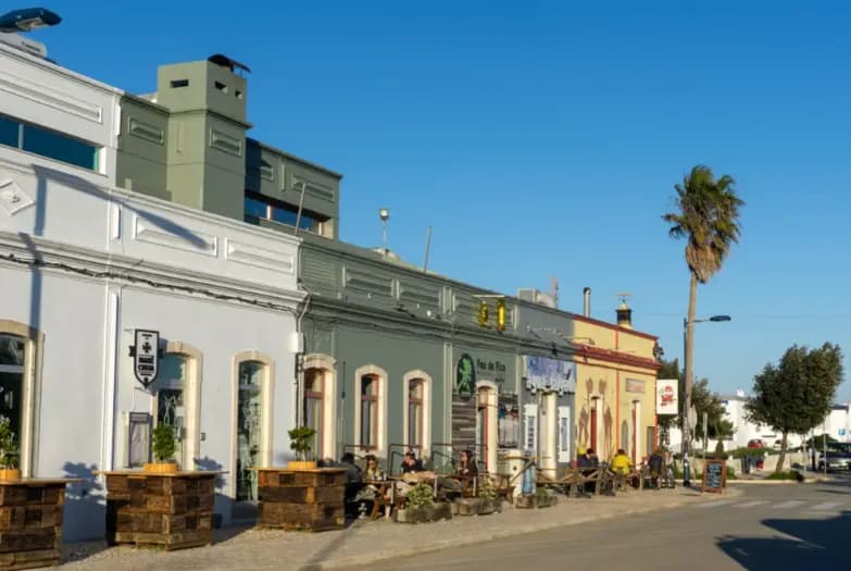 Check out her guide <a href="https://www.opreismetco.nl/en/portugal-en/fishermens-trail-tips" target="_blank">here</a>