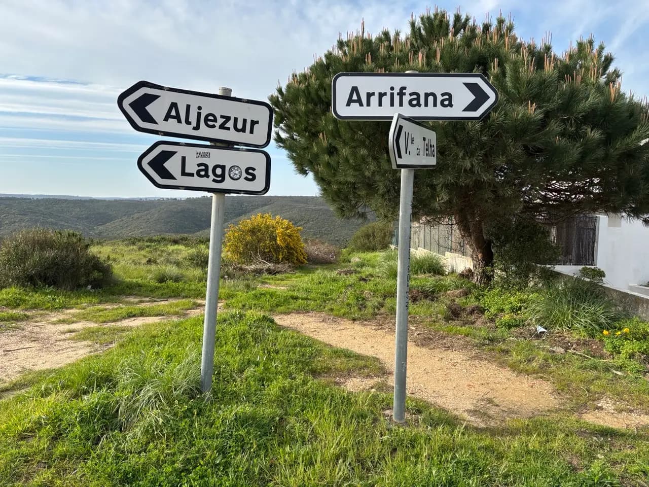 Town signs on the way — Arrifana and the villages along the coast