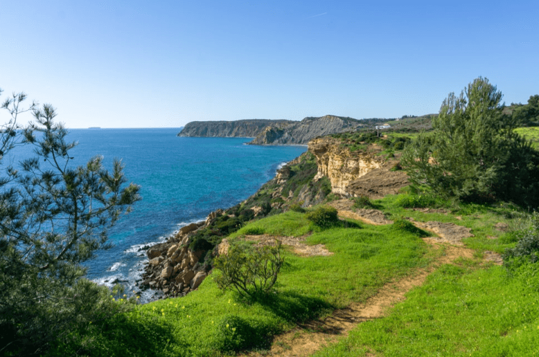 Check out her guide <a href="https://www.opreismetco.nl/en/portugal-en/fishermens-trail-tips" target="_blank">here</a>