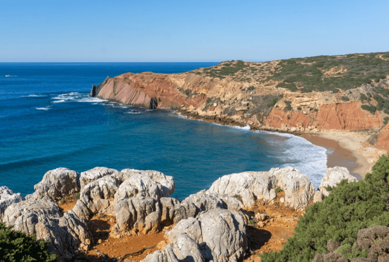Check out her guide <a href="https://www.opreismetco.nl/en/portugal-en/fishermens-trail-tips" target="_blank">here</a>